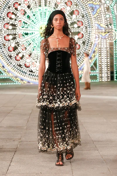 Look 75